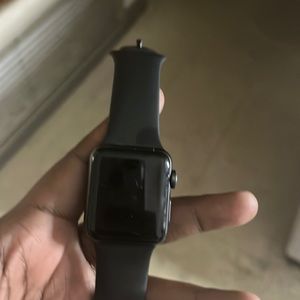 Apple Watch series 3 light scratches comes with the charger